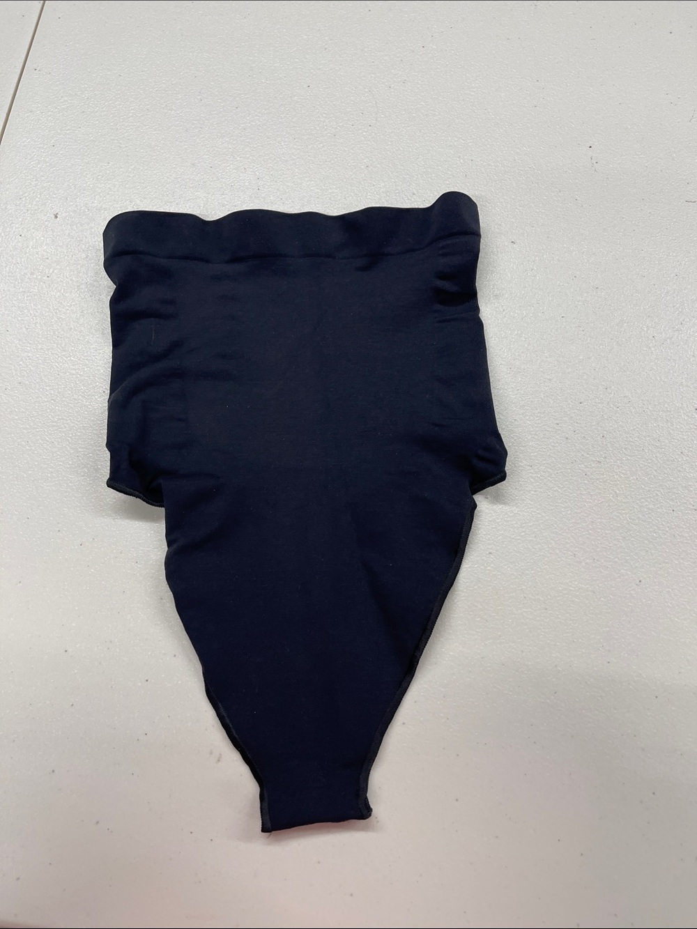 SKIMS High-Waisted Seamless Sculpt Thong size Medium NWOT